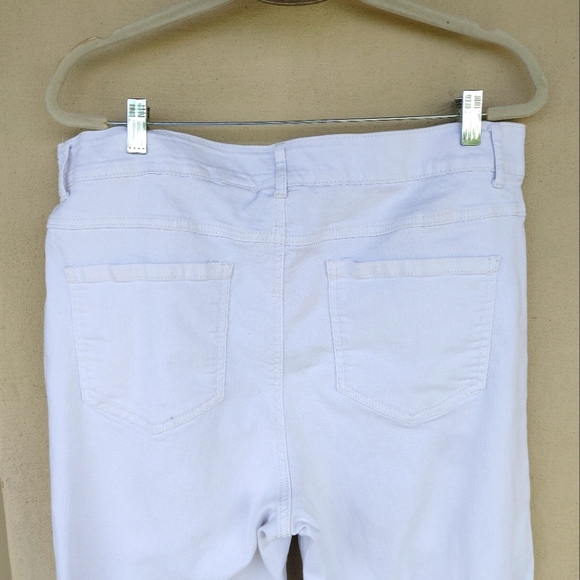 Ruby Rd. White Denim Cropped Jeans (16W) - Picture 7 of 10